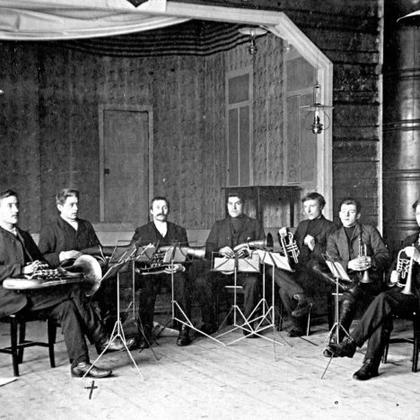 Hiipakan sahan työväkeä.