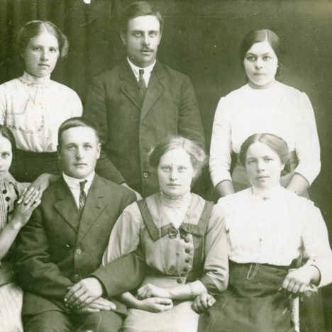 Kastetoimitus Isokyrö / Someone being baptized in Kyrönjoki river